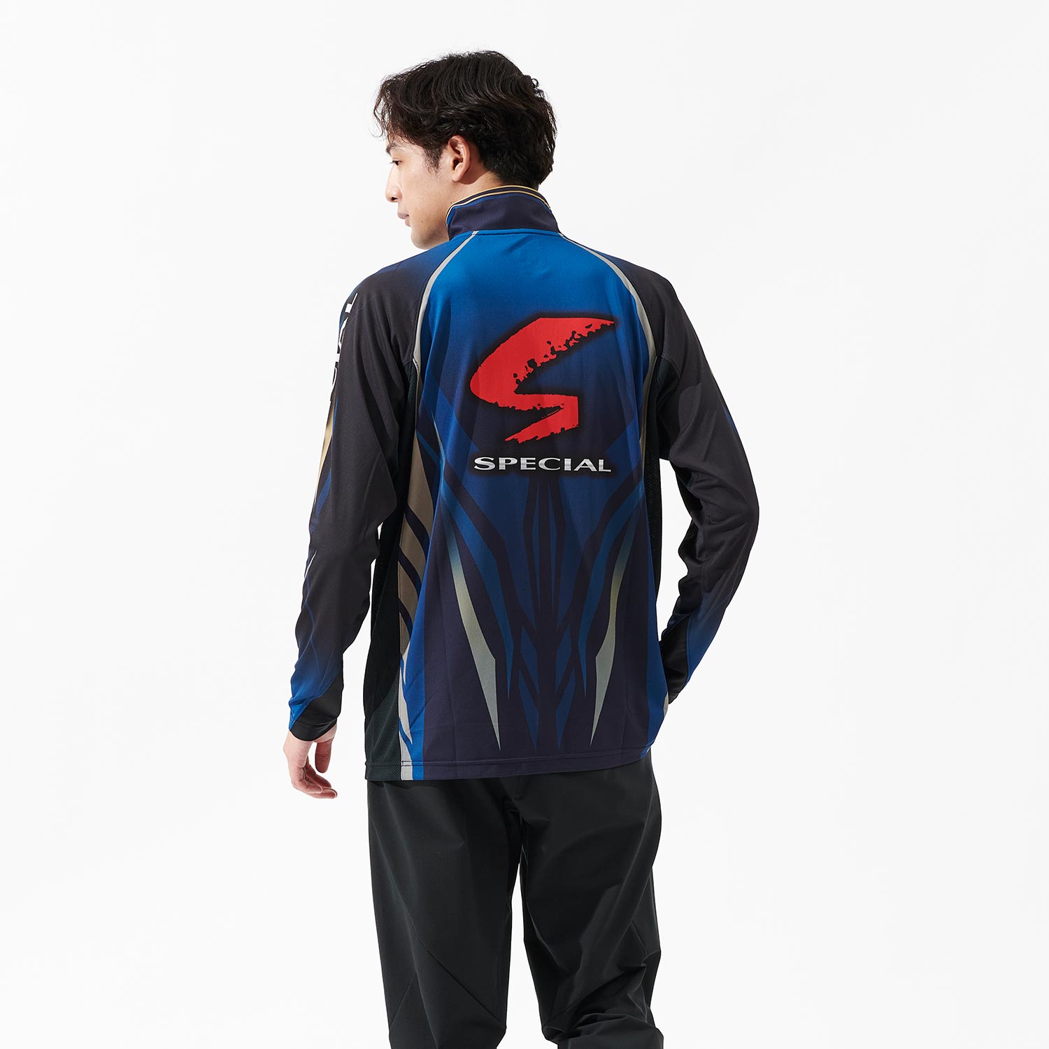 DE-7025_wear-02.jpg?rev=